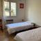 Maison lumineuse avec jardin, 3 ch., proche centre de Céret, jusquà 6 pers., animaux bienvenus - FR-1-703-49