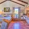 Cozy Story Book Barn Cottage with Scenic View - 朱利安