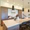 Walk to Skiing Exceptional Juniper Landing 4 BR+Den Private Hot Tub Panoramic Golf Course Views Pool - 帕克城