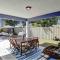 Cozy Blue house blocks from beach with Private Pool, BBQ, Backyard - Deerfield Beach