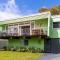 BEACHED @ YAMBA (water views, dog friendly, air con) - Ямба