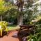 BEACHED @ YAMBA (water views, dog friendly, air con) - Ямба
