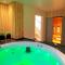 Jacuzzi & Sauna Villa