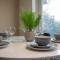 Comfortable 4 Bedroom Home in Milton Keynes by HP Accommodation with Free Parking, WiFi & Sky TV - Milton Keynes