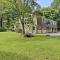 Woodland Hills Modern Cottage Minutes from Downtown Great Barrington - Great Barrington