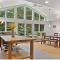 Woodland Hills Modern Cottage Minutes from Downtown Great Barrington - Ґрейт-Баррінґтон