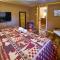 Steps from Downtown Pigeon Forge Parkway + Private Hottub and firepit - Wifi - Firefly Bungalows - Pigeon Forge
