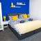 LARGE UNIQUE 2 BEDROOM DUPLEX APARTMENT WITH PRIVATE PARKING & FREE WIFI - VAT QUALIFYING BY AMAZING SPACES RELOCATIONS Ltd