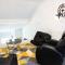 LARGE UNIQUE 2 BEDROOM DUPLEX APARTMENT WITH PRIVATE PARKING & FREE WIFI - VAT QUALIFYING BY AMAZING SPACES RELOCATIONS Ltd - 沃灵顿