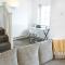 LARGE UNIQUE 2 BEDROOM DUPLEX APARTMENT WITH PRIVATE PARKING & FREE WIFI - VAT QUALIFYING BY AMAZING SPACES RELOCATIONS Ltd