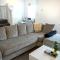 LARGE UNIQUE 2 BEDROOM DUPLEX APARTMENT WITH PRIVATE PARKING & FREE WIFI - VAT QUALIFYING BY AMAZING SPACES RELOCATIONS Ltd - 沃灵顿