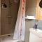 Cosy Private Cabin with parking in good location