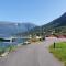 Sjarmerende feriehus i Olden rett ved fjorden - 史特林