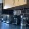 Large Comfortable Bed with Own Bathroom Free Parking and Wifi in West Thurrock Grays