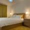 Large Bed in a luxuriously furnished Guests-Only home, Own Bathroom, Free WiFi, West Thurrock - Грейс-Таррок