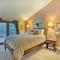 Lynnwood Home Private Hot Tub, Fire Table and Grill