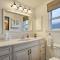 Lynnwood Home Private Hot Tub, Fire Table and Grill
