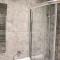 Spacious Primrose Lodge for 6 with Hot Tub at a Spa Resort