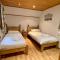 Spacious Primrose Lodge for 6 with Hot Tub at a Spa Resort