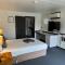 Statesman Motor Inn
