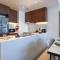 HiGuests - Stylish Waterfront Apartment With Pool in La Mer - دبي
