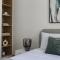 HiGuests - Stylish Waterfront Apartment With Pool in La Mer - دبي