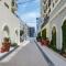 HiGuests - Stylish Waterfront Apartment With Pool in La Mer - دبي