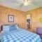 7 Mi to Downtown Morganton Cabin with Fire Pit!
