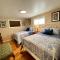 Centrally Located Redmond Retreat with Pool Table - ريدموند