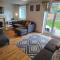CEDAR HOUSE - Spacious 4Bedroom House 2Bath Kitchen SmartTV Lounge Garden Wifi FreeParking