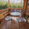 Riverside Forest Retreat-Chalet