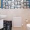 Luxury 4 Bedroom House - Close to M1 - Free Parking, Fast Wifi, SmartTV with Netflix by Yoko Property - 米尔顿凯恩斯