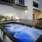 Broadbeach - Modern 2 Bedroom Apartment at Synergy