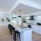 Serenity HG4 4Br 3&half Ba with Absolute National Park Frontage