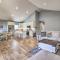 Waterfront Home on Lake Milton Dock, Hot Tub