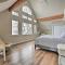 Getaway on Crystal Clear Lake Main and Guest House!
