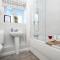 Berrywood House - Close to Northampton Town Centre - Free Parking, Fast Wifi, SmartTV with Netflix by Yoko Property - Northampton