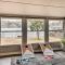 Kayaks, Dock Waterfront Escape on Lake Hamilton!