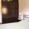 An all comforts home - Koroni