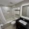 Econo Lodge Inn & Suites