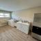 Econo Lodge Inn & Suites