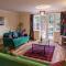 Spacious house in quiet cul-de-sac near to Hospital