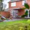 Spacious house in quiet cul-de-sac near to Hospital