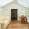 Acorns with own hot tub, romantic escape, close to Lyme Regis - Uplyme