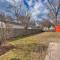 Peaceful Cottage about 8 Mi to Downtown Toledo!