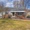 Peaceful Cottage about 8 Mi to Downtown Toledo!