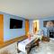 Oak Lawn Apartment about 2 Mi to Ford City Mall!