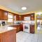 Oak Lawn Apartment about 2 Mi to Ford City Mall!