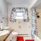 Oak Lawn Apartment about 2 Mi to Ford City Mall!