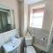 Wentworth Apartment with 2 bedrooms, Superfast Wi-Fi and private parking - Sittingbourne